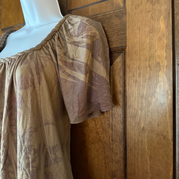 Charlotte Russe Taupe w/Mauve Flowers Pullover Top Large - Picture 5 of 12